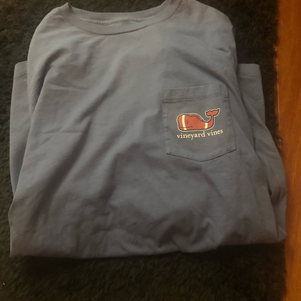 Long sleeve vineyard vine T-shirt
